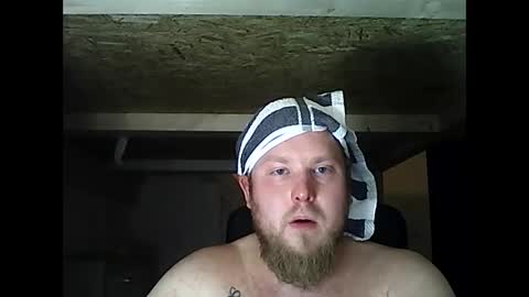 Snapshot of thenewdude1992 chatting on 03-01-25, 01:11 thenewdude1992 online show from 03-01-25, 01:11