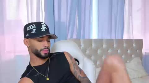 Snapshot of theo_sky1 chatting on 09-18-25, 02:08 Theo Sky online show from 09-18-25, 02:08