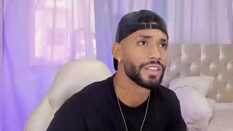 Snapshot of theo_sky1 chatting on 09-22-25, 08:22 Theo Sky online show from 09-22-25, 08:22