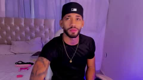 Snapshot of theo_sky1 chatting on 09-27-25, 08:03 Theo Sky online show from 09-27-25, 08:03