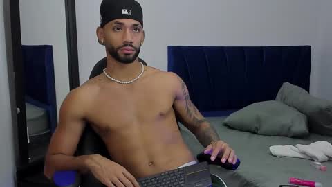 Snapshot of theo_sky1 chatting on 10-01-25, 08:59 Theo Sky online show from 10-01-25, 08:59