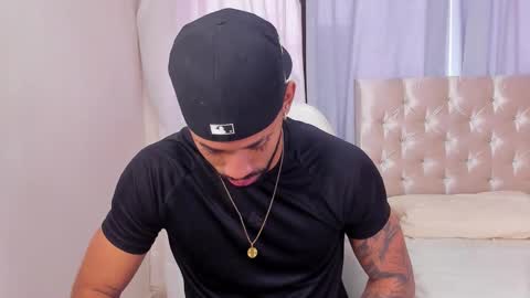 Snapshot of theo_sky1 chatting on 10-02-25, 06:04 Theo Sky online show from 10-02-25, 06:04