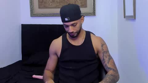 Snapshot of theo_sky1 chatting on 10-11-25, 09:02 Theo Sky online show from 10-11-25, 09:02