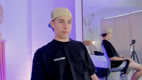 Snapshot of theohawke_ chatting on 12-15-24, 04:37 THEO- MATEO online show from 12-15-24, 04:37