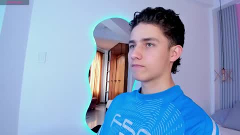 Snapshot of theohawke_ chatting on 01-04-25, 05:47 THEO- MATEO online show from 01-04-25, 05:47