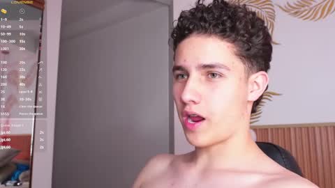 Snapshot of theohawke_ chatting on 02-01-25, 04:00 THEO- MATEO online show from 02-01-25, 04:00