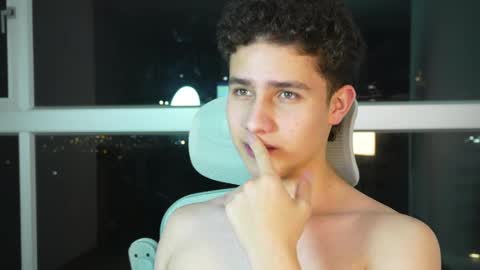 Snapshot of theohawke_ chatting on 02-13-25, 02:34 THEO- MATEO online show from 02-13-25, 02:34