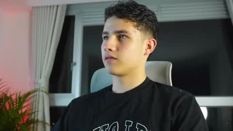 Snapshot of theohawke_ chatting on 03-01-25, 11:47 THEO- MATEO online show from 03-01-25, 11:47