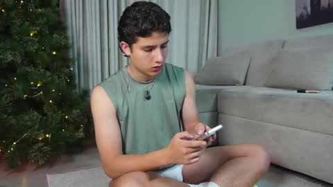  THEO- MATEO  online show from 12-04-25, 12:09