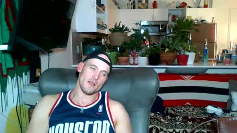 Snapshot of theoutfitter chatting on 02-12-25, 02:03 MISTERPOWERS online show from 02-12-25, 02:03