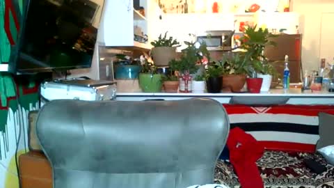 Snapshot of theoutfitter chatting on 02-12-25, 05:26 MISTERPOWERS online show from 02-12-25, 05:26