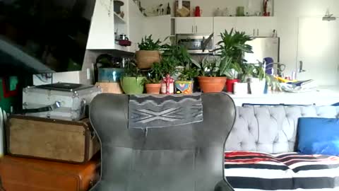 Snapshot of theoutfitter chatting on 02-14-25, 10:04 MISTERPOWERS online show from 02-14-25, 10:04