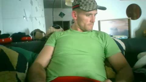 Snapshot of theoutfitter chatting on 09-30-25, 09:36 MISTERPOWERS online show from 09-30-25, 09:36