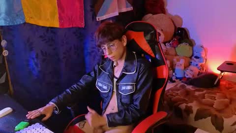 Matt independent model  online show from 10-07-25, 10:18