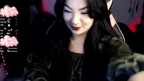 Sara online show from 10-26-25, 04:57