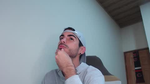 Santiago Enrique online show from 02-07-26, 04:49