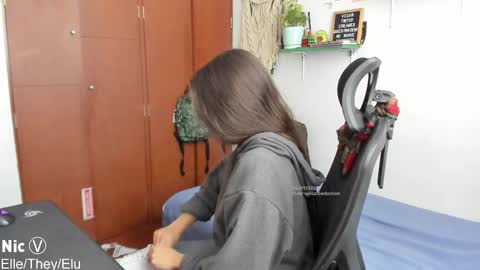 Nicole online show from 09-24-25, 12:41