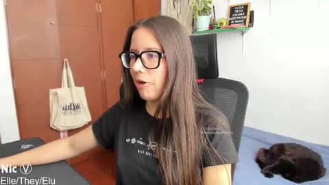 Nicole online show from 10-17-25, 03:47