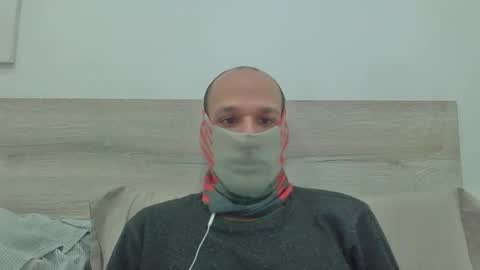 Scarf guy online show from 02-14-25, 07:07