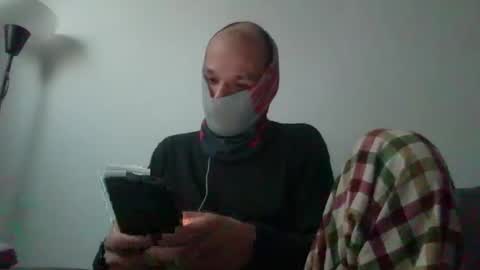 Scarf guy online show from 02-14-25, 05:14