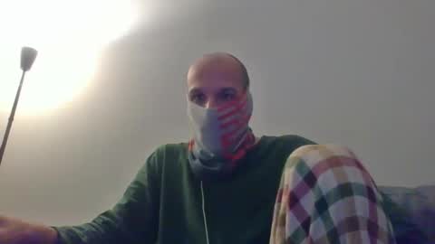 Scarf guy online show from 10-21-25, 06:25