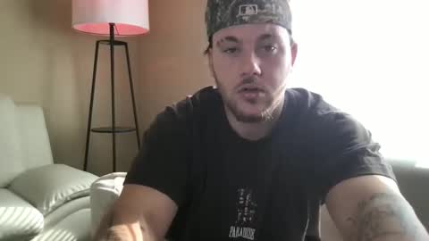 Snapshot of theviberoom chatting on 09-16-25, 02:40 The Vibe Room online show from 09-16-25, 02:40