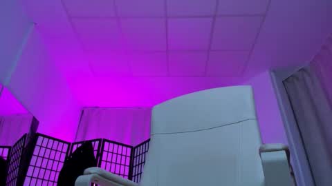 Liz online show from 02-02-26, 05:44