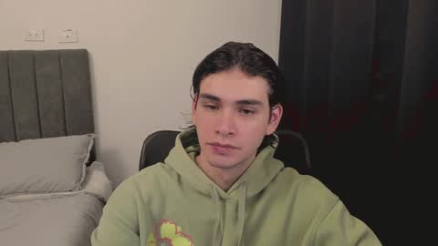 Snapshot of thiaan__ chatting on 12-23-24, 11:17 thiaan__ online show from 12-23-24, 11:17