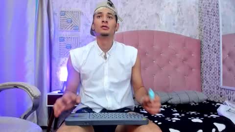 Snapshot of thiago_carlo chatting on 10-29-25, 07:59 thiago online show from 10-29-25, 07:59