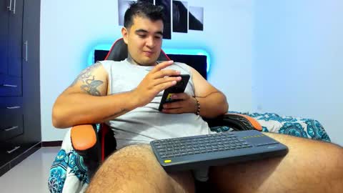 Snapshot of thiago_cp01 chatting on 02-04-26, 04:40 Thiago online show from 02-04-26, 04:40