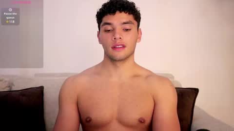 Snapshot of thiago_l chatting on 02-17-25, 12:10 Just Thiago online show from 02-17-25, 12:10