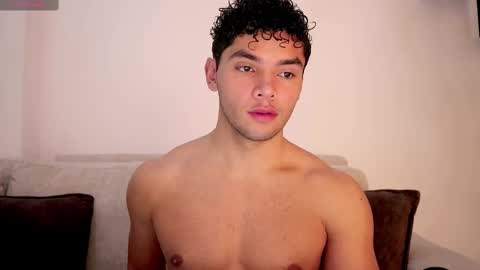 Snapshot of thiago_l chatting on 02-17-25, 02:37 Just Thiago online show from 02-17-25, 02:37