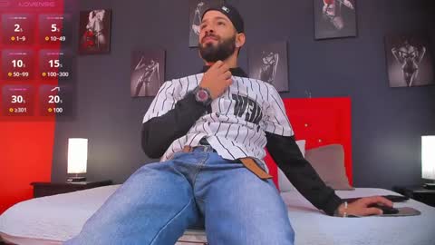 Thia Gomez online show from 12-17-24, 12:33