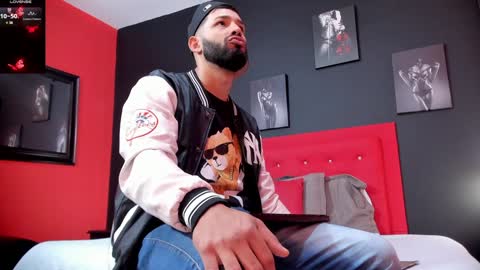 Thia Gomez online show from 12-28-24, 12:24