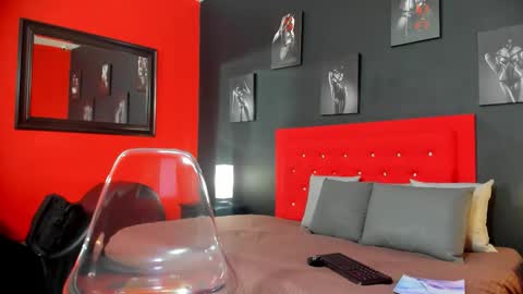 Thia Gomez online show from 09-11-25, 12:16