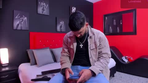 Thia Gomez online show from 12-15-25, 12:20