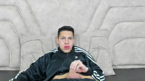 Thiago   online show from 12-21-24, 10:19