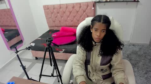 thianahorny online show from 12-19-25, 10:44