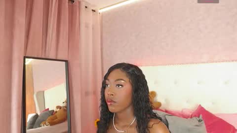 Snapshot of thianalopez chatting on 10-31-25, 08:43 ThianaLopez online show from 10-31-25, 08:43