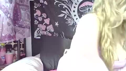 Ariel online show from 11-20-25, 07:02