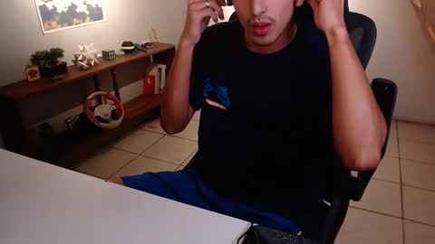 Snapshot of thieves_us chatting on 02-01-26, 10:52 thieves_us online show from 02-01-26, 10:52