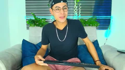 Snapshot of thiiagosaeenz chatting on 02-03-26, 02:44 Thiago Saenzz online show from 02-03-26, 02:44