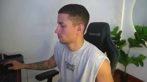 Snapshot of thin_tommy11 chatting on 05-18-26, 08:03 thin_tommy11 online show from 05-18-26, 08:03