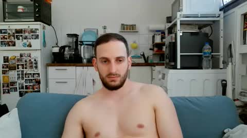 Snapshot of thinboy2 chatting on 05-01-26, 12:32 Thinboy2 online show from 05-01-26, 12:32