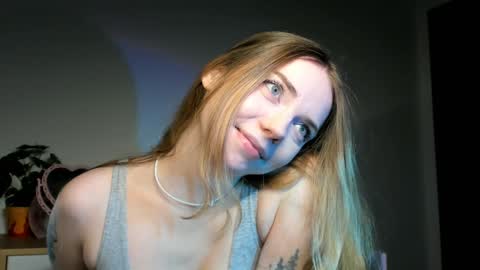 Amelia  shows on mondays fridays and sundays  if anything changes im giving updates on my fansly  online show from 12-20-24, 07:07