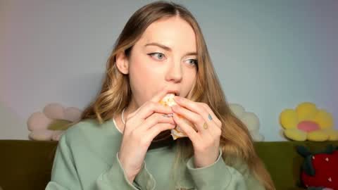 Amelia  shows on mondays fridays and sundays  if anything changes im giving updates on my fansly  online show from 12-27-24, 06:20