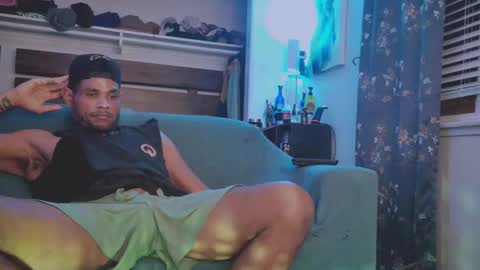 Snapshot of thisshucks chatting on 02-05-25, 09:57 Mister  online show from 02-05-25, 09:57