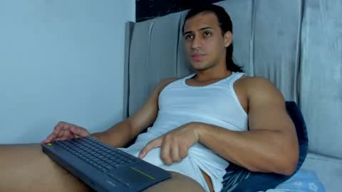 Snapshot of thomas__wayne chatting on 06-24-26, 11:09 Thomas online show from 06-24-26, 11:09