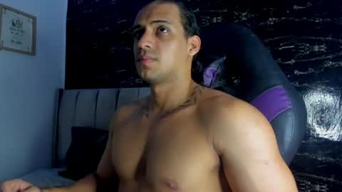 Snapshot of thomas__wayne chatting on 06-26-26, 07:07 Thomas online show from 06-26-26, 07:07