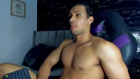 Snapshot of thomas__wayne chatting on 07-28-26, 03:13 Thomas online show from 07-28-26, 03:13